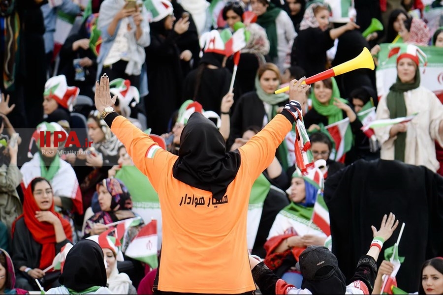   حضور تماشاگران زن در دیدار تیم های فوتبال ایران و کامبوج