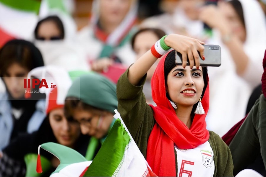   حضور تماشاگران زن در دیدار تیم های فوتبال ایران و کامبوج
