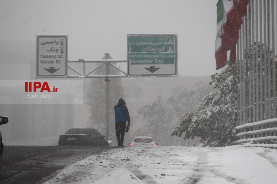   ترافیک در روز برفی در تهران