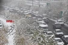   ترافیک در روز برفی در تهران