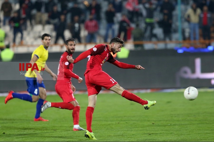   دیدار تیم های فوتبال پرسپولیس و نفت مسجد سلیمان