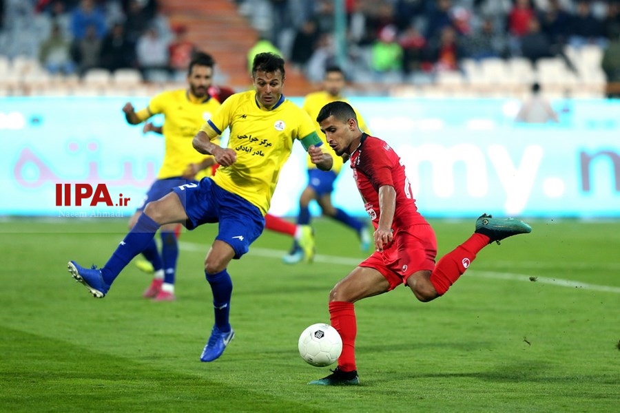   دیدار تیم های فوتبال پرسپولیس و نفت مسجد سلیمان
