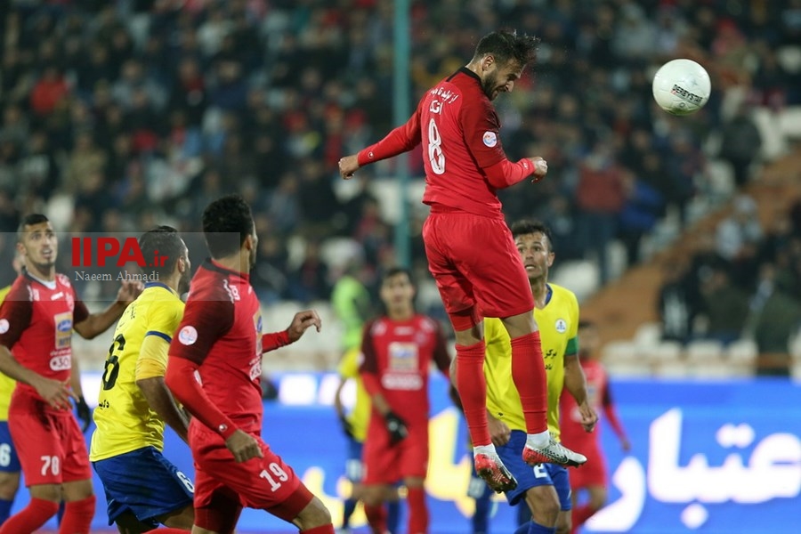   دیدار تیم های فوتبال پرسپولیس و نفت مسجد سلیمان