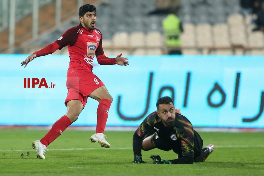   دیدار تیم های فوتبال پرسپولیس و نفت مسجد سلیمان