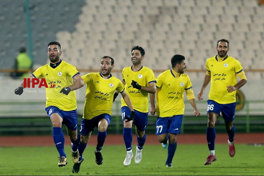   دیدار تیم های فوتبال پرسپولیس و نفت مسجد سلیمان