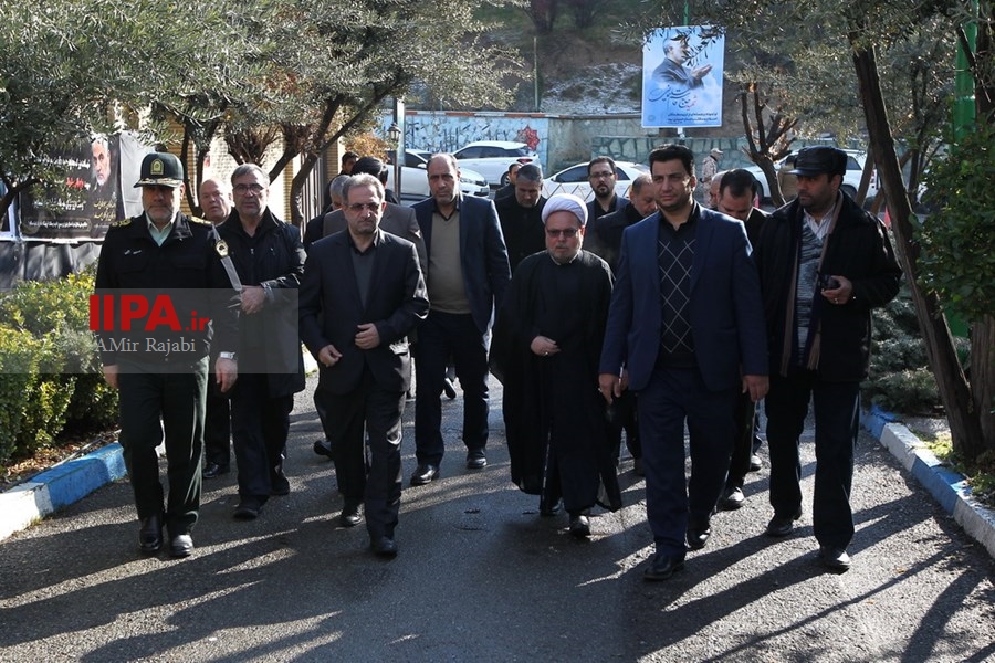   حضور شیخ نعیم قاسم در منزل شهید قاسم سلیمانی