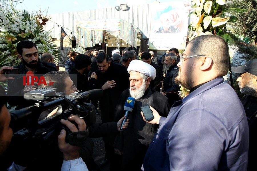   حضور شیخ نعیم قاسم در منزل شهید قاسم سلیمانی