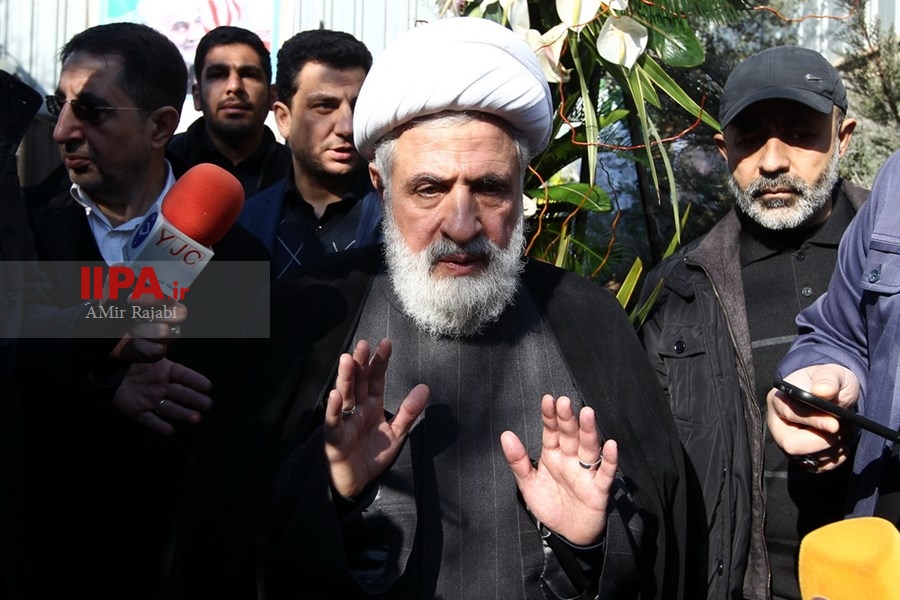   حضور شیخ نعیم قاسم در منزل شهید قاسم سلیمانی
