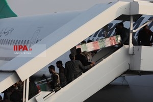 ورود پیکر شهید سپهبد قاسم سلیمانی به فرودگاه مشهد