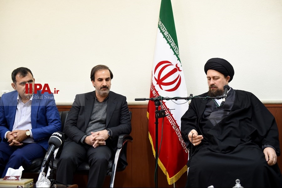   دیدار اعضای تحریریه موسسه مطبوعاتی ایران با سید حسن خمینی 