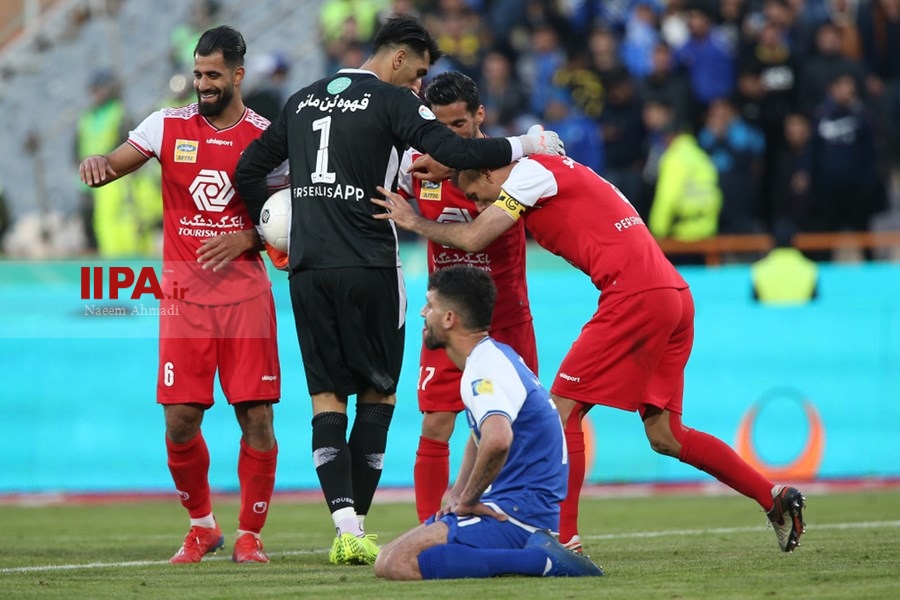   دیدار تیم های فوتبال پرسپولیس و استقلال