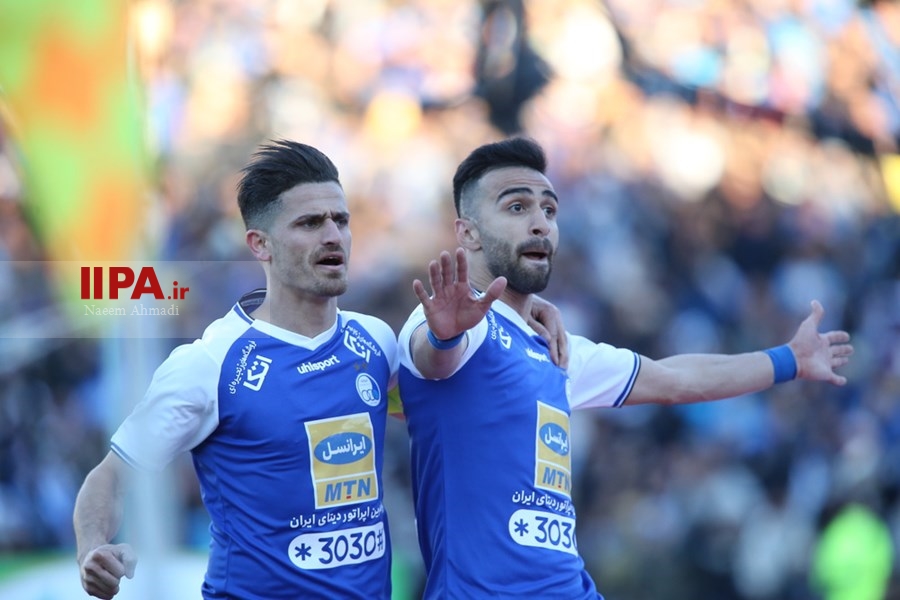   دیدار تیم های فوتبال پرسپولیس و استقلال