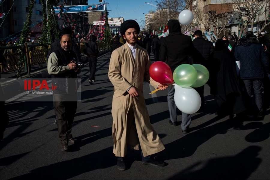   راهپیمایی ۲۲ بهمن در تهران 1