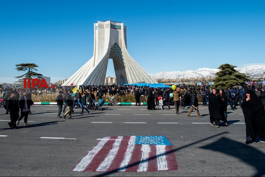   راهپیمایی ۲۲ بهمن در تهران 1
