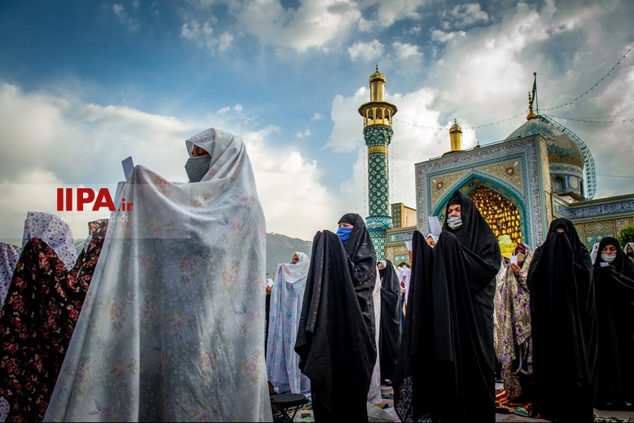   اقامه نماز عید سعید فطر در امامزاده پنج تن لویزان