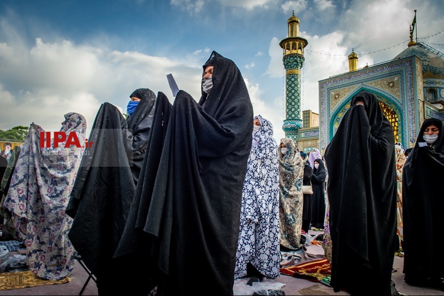   اقامه نماز عید سعید فطر در امامزاده پنج تن لویزان