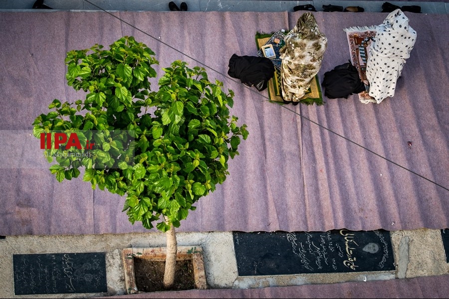   اقامه نماز عید سعید فطر در امامزاده پنج تن لویزان