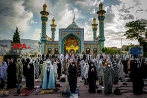 اقامه نماز عید سعید فطر در امامزاده پنج تن لویزان