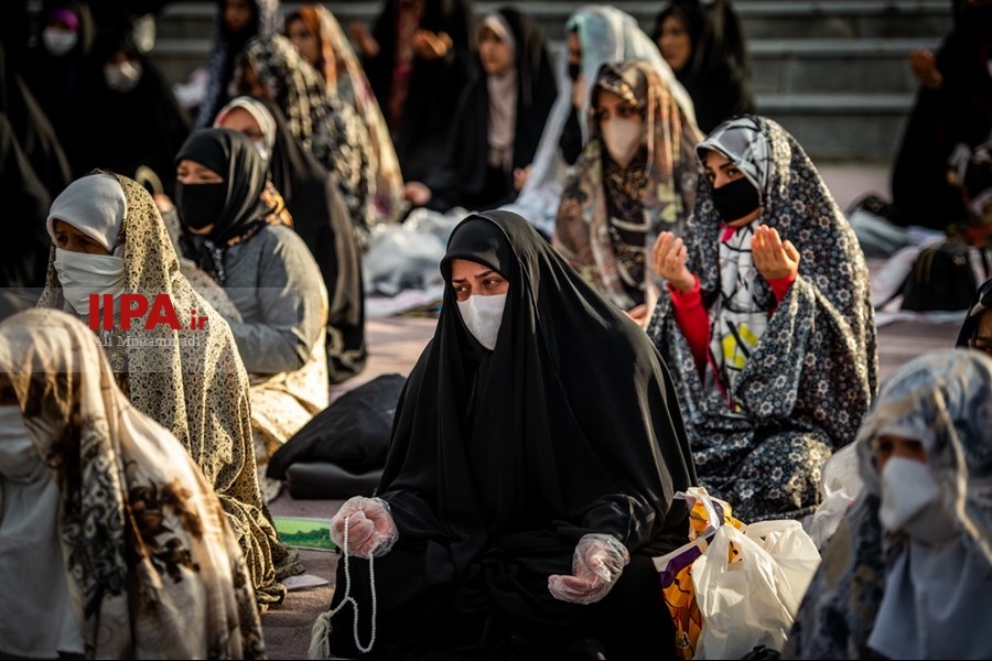   اقامه نماز عید سعید فطر در امامزاده پنج تن لویزان