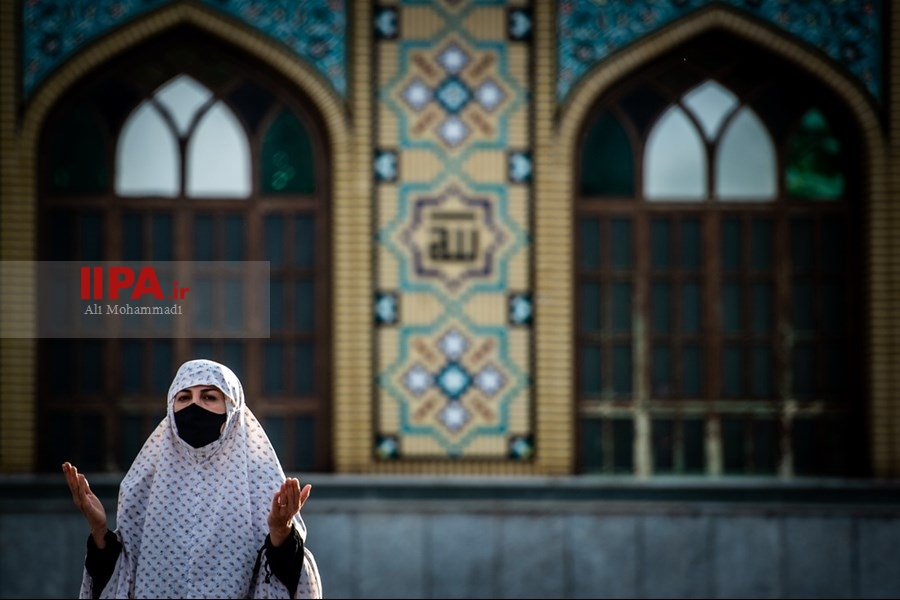   اقامه نماز عید سعید فطر در امامزاده پنج تن لویزان