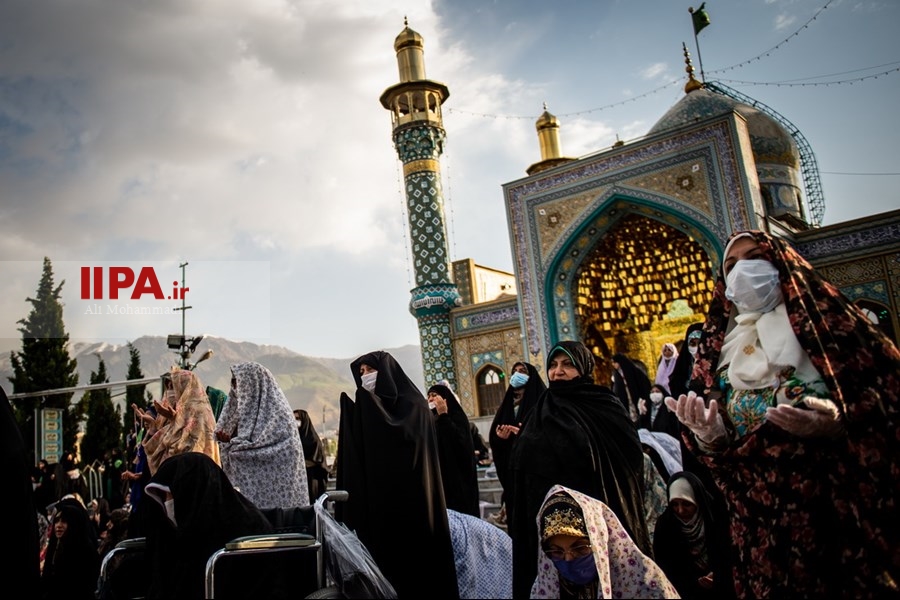   اقامه نماز عید سعید فطر در امامزاده پنج تن لویزان