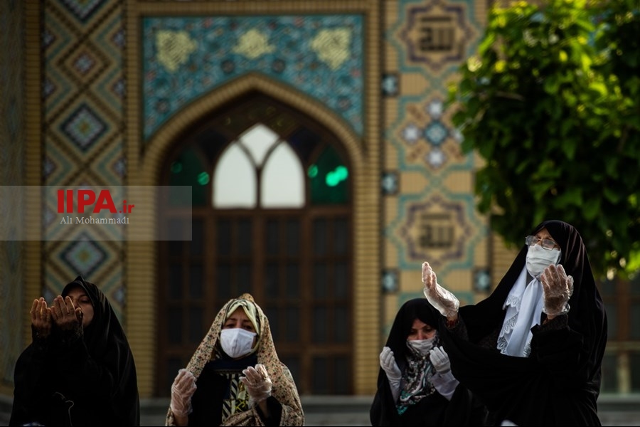   اقامه نماز عید سعید فطر در امامزاده پنج تن لویزان