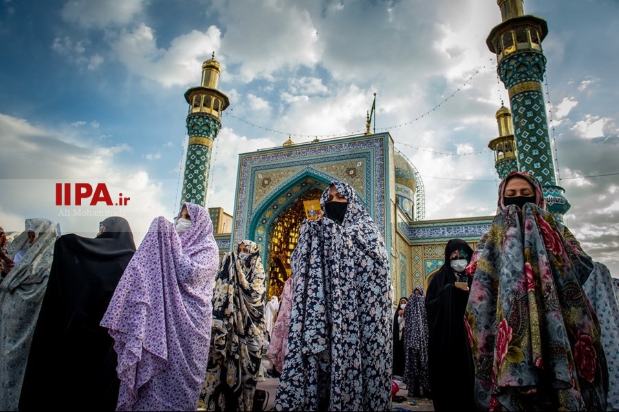   اقامه نماز عید سعید فطر در امامزاده پنج تن لویزان