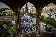   اقامه نماز عید سعید فطر در امامزاده پنج تن لویزان