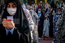   اقامه نماز عید سعید فطر در امامزاده پنج تن لویزان