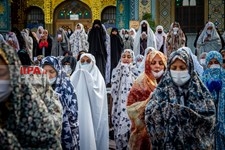   اقامه نماز عید سعید فطر در امامزاده پنج تن لویزان