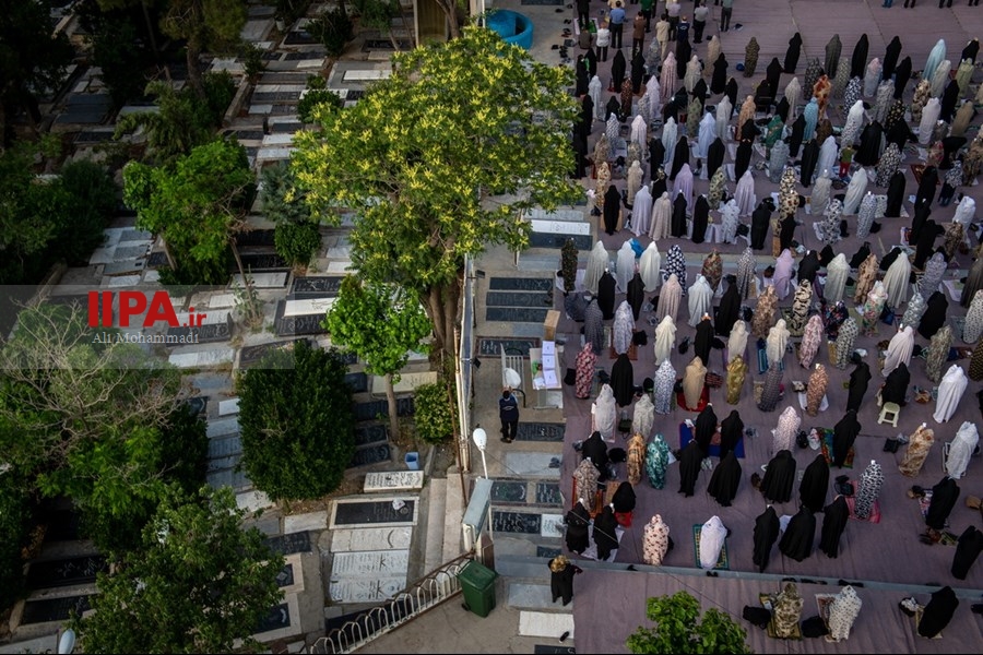   اقامه نماز عید سعید فطر در امامزاده پنج تن لویزان