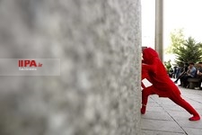   پرفورمنس جا به جایی تئاتر شهر، یک سانتی متر نزدیک تر