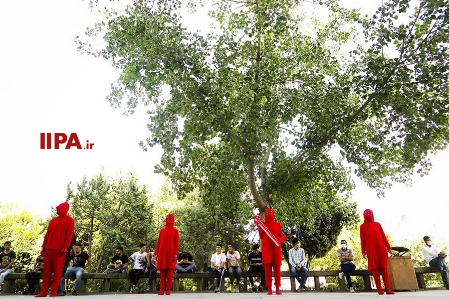   پرفورمنس جا به جایی تئاتر شهر، یک سانتی متر نزدیک تر