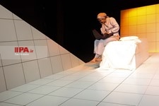   نمایش فقط چهل روزه بودم