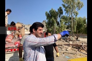 حضور رسول خادم و قهرمانان کشتی برای کمک رسانی در مناطق محروم سیستان و بلوچستان