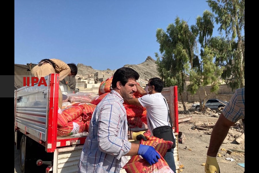   حضور رسول خادم و قهرمانان کشتی برای کمک رسانی در مناطق محروم سیستان و بلوچستان