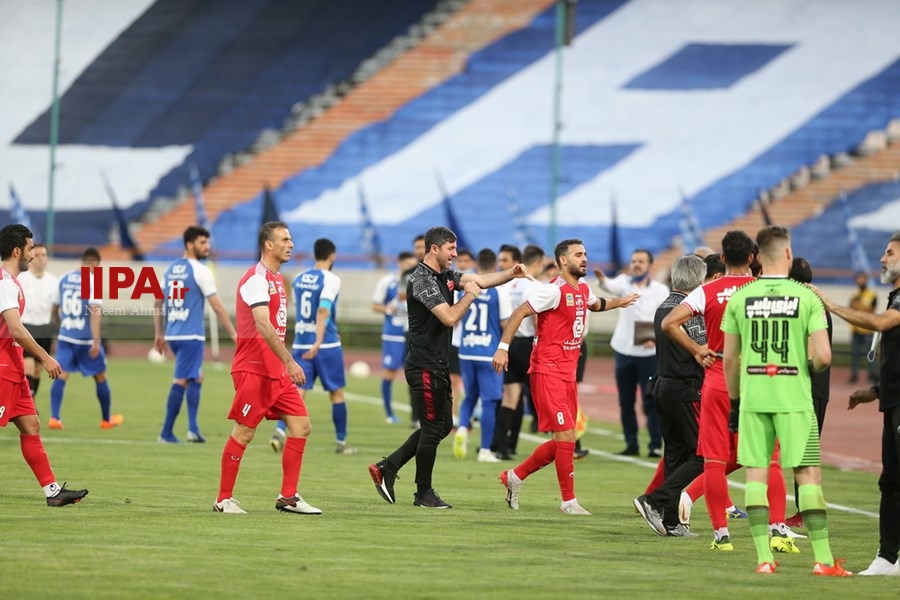   دیدار تیم های فوتبال پرسپولیس واستقلال