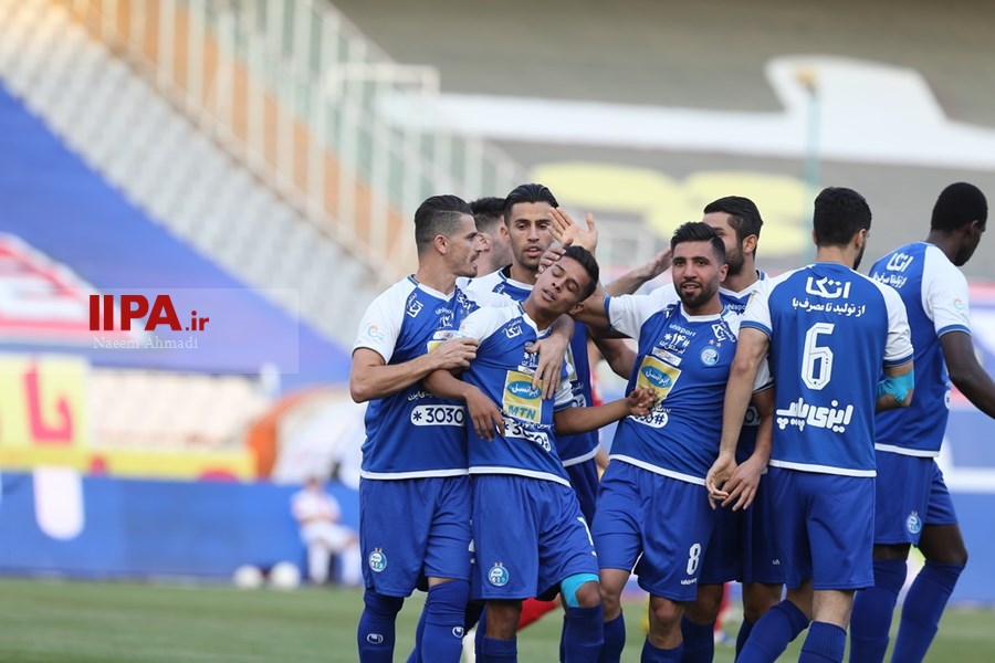   دیدار تیم های فوتبال پرسپولیس واستقلال
