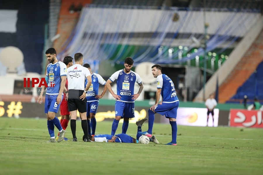   دیدار تیم های فوتبال پرسپولیس واستقلال