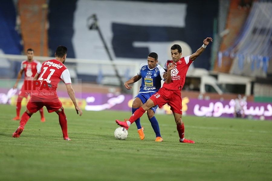   دیدار تیم های فوتبال پرسپولیس واستقلال
