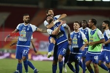   دیدار تیم های فوتبال پرسپولیس واستقلال