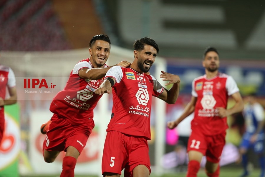   دیدار تیم های فوتبال پرسپولیس واستقلال