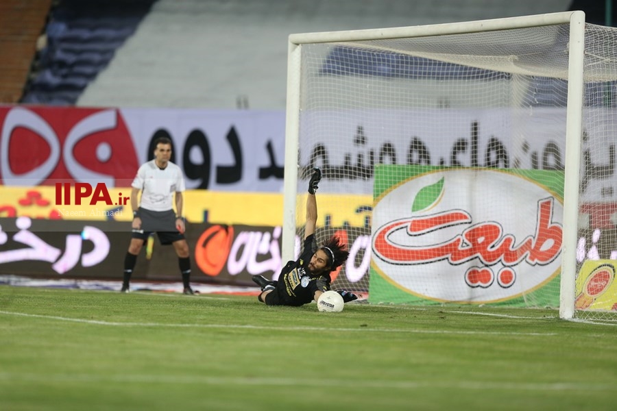   دیدار تیم های فوتبال پرسپولیس واستقلال