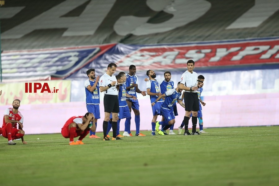   دیدار تیم های فوتبال پرسپولیس واستقلال