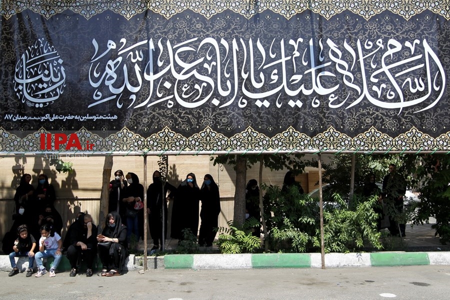   عزاداری ظهر عاشورا در محله نارمک 