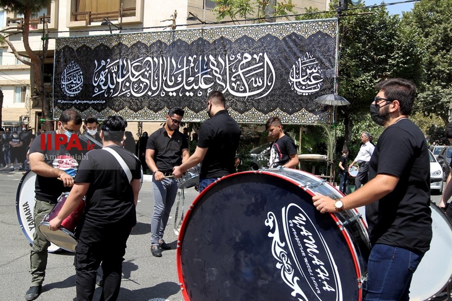   عزاداری ظهر عاشورا در محله نارمک 