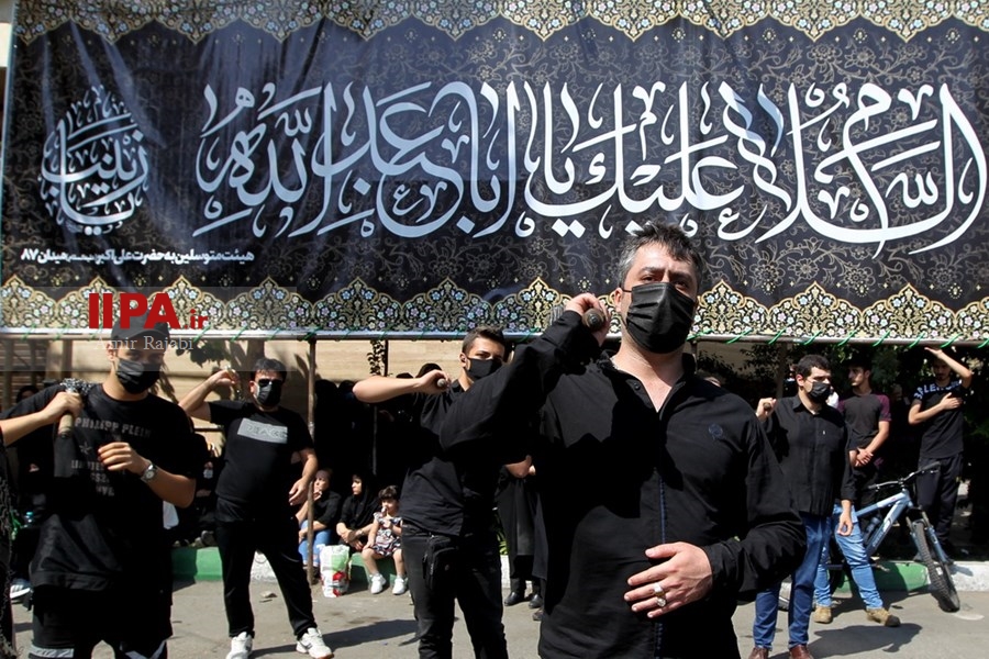   عزاداری ظهر عاشورا در محله نارمک 