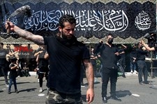   عزاداری ظهر عاشورا در محله نارمک 