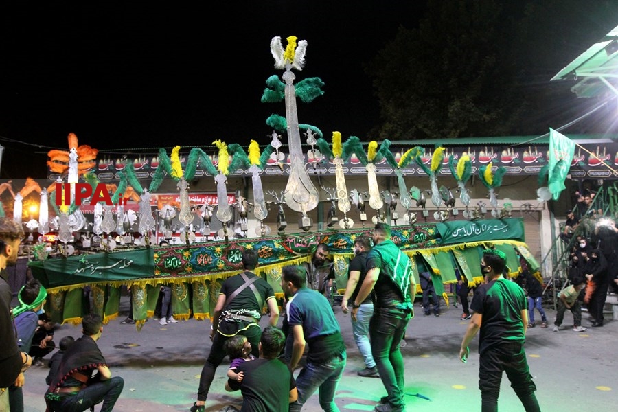   علم گردانی  علمداران حسینی در شب سوم شهادت امام حسین در  در گرگان 
