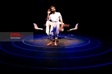   نمایش بین یه عالمه ماهی